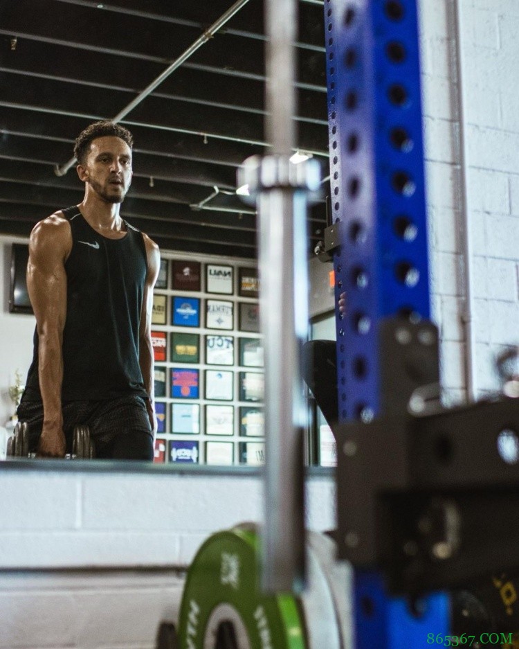 沙梅特晒训练照:归根结底 只是你和镜子中的自己在竞争