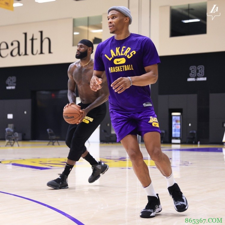 【分析】TA名记评湖人休赛期操作：湖人老矣 尚能饭否？