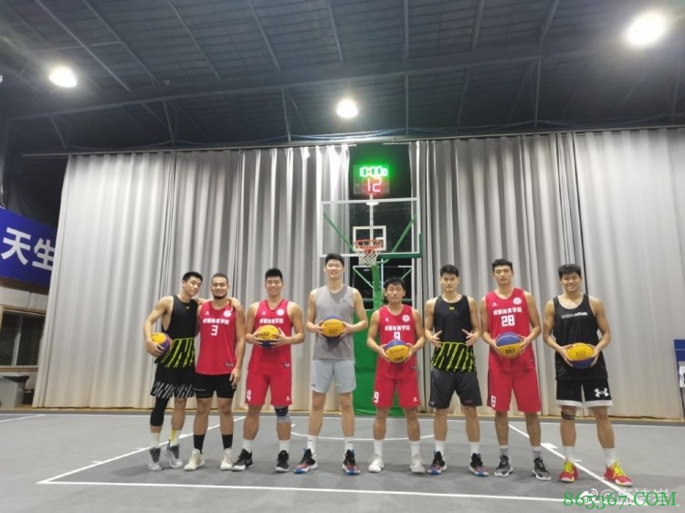 高诗岩晒图：第三届全运会 准备带着三傻进村了