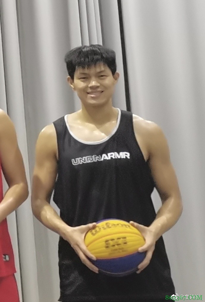 高诗岩晒图：第三届全运会 准备带着三傻进村了