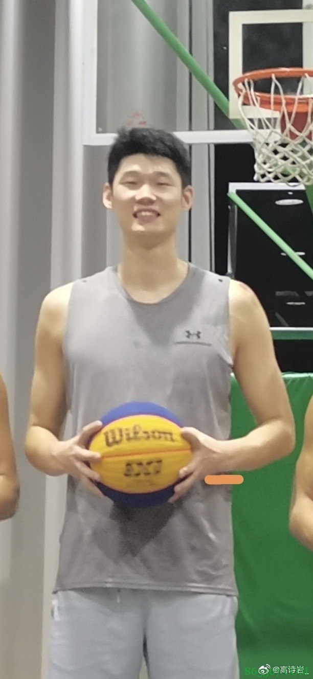 高诗岩晒图：第三届全运会 准备带着三傻进村了