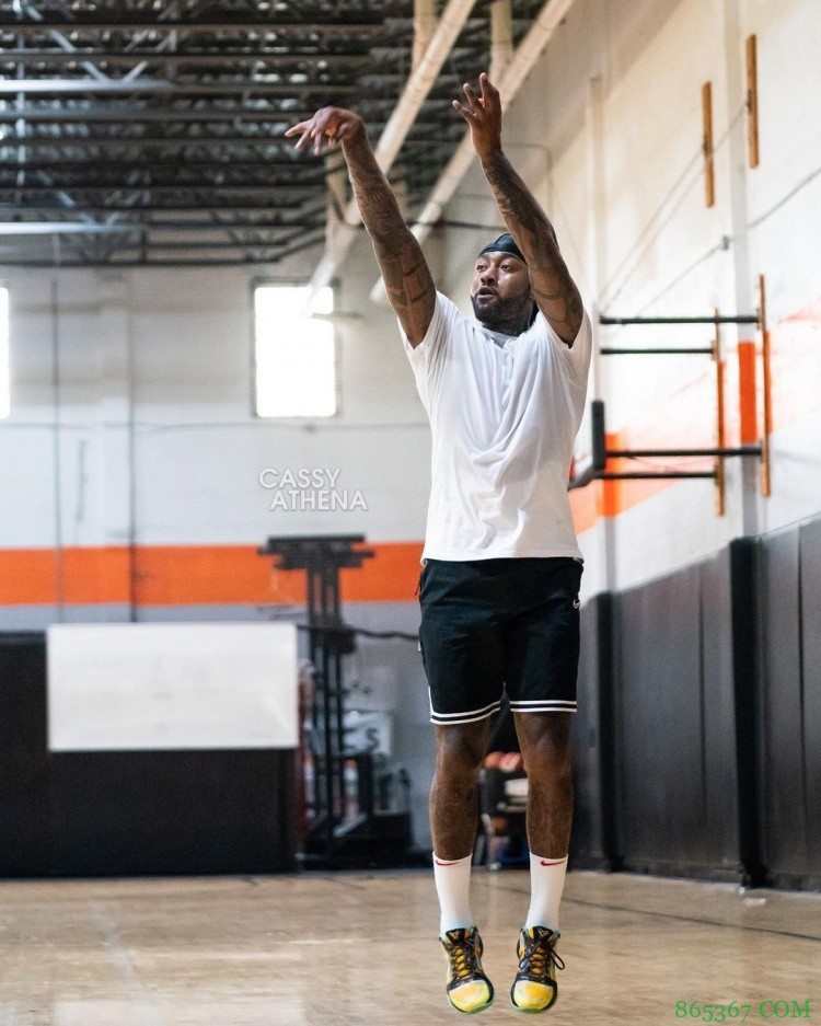 沃尔晒训练照:我知道谁在那里或不在 西蒙斯评论:事实正是如此