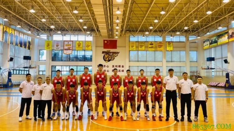 全运会U22组广东男篮12人名单:周鹏&赵睿&胡明轩&沈梓捷在列