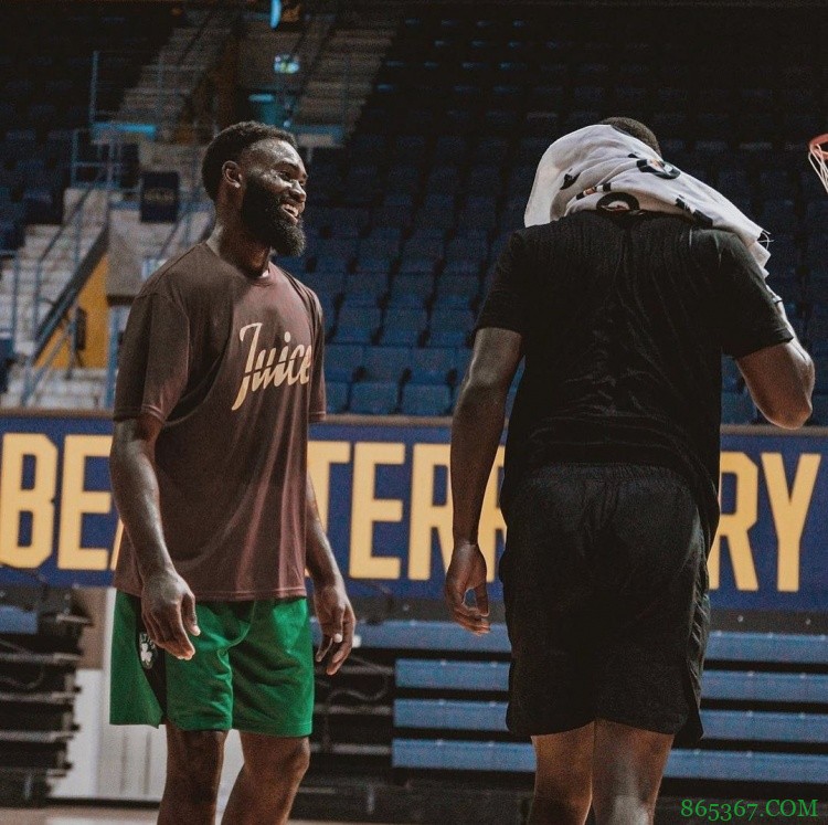 杰伦-布朗晒回母校加州大学伯克利分校球馆训练照