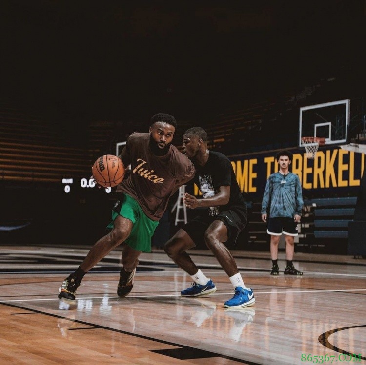 杰伦-布朗晒回母校加州大学伯克利分校球馆训练照