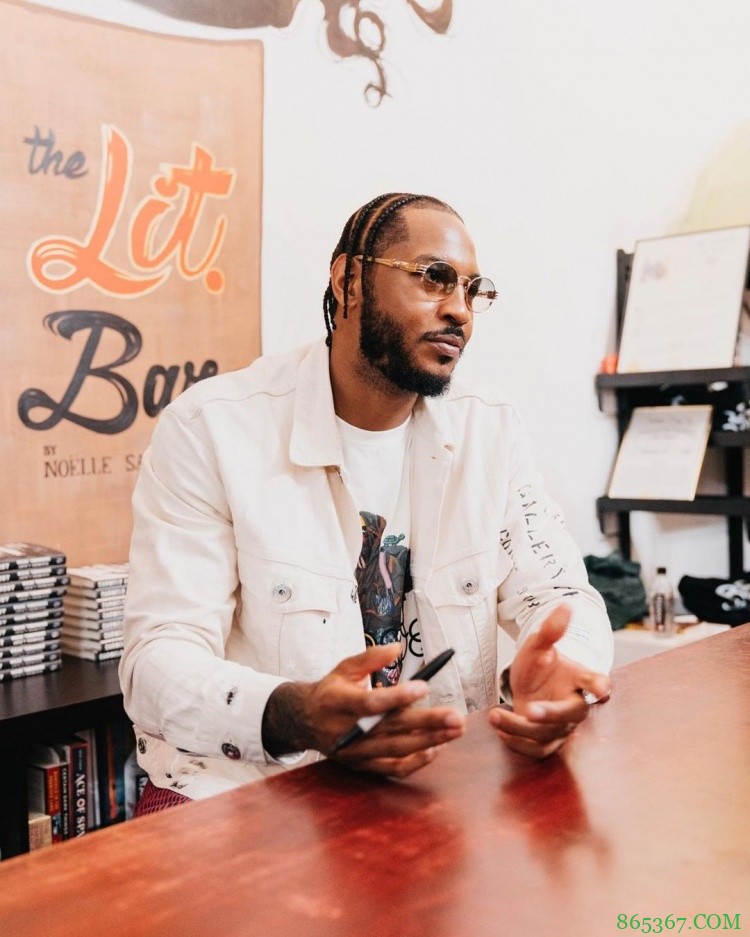 出书！安东尼晒出自己在自传新书签售会上的组图