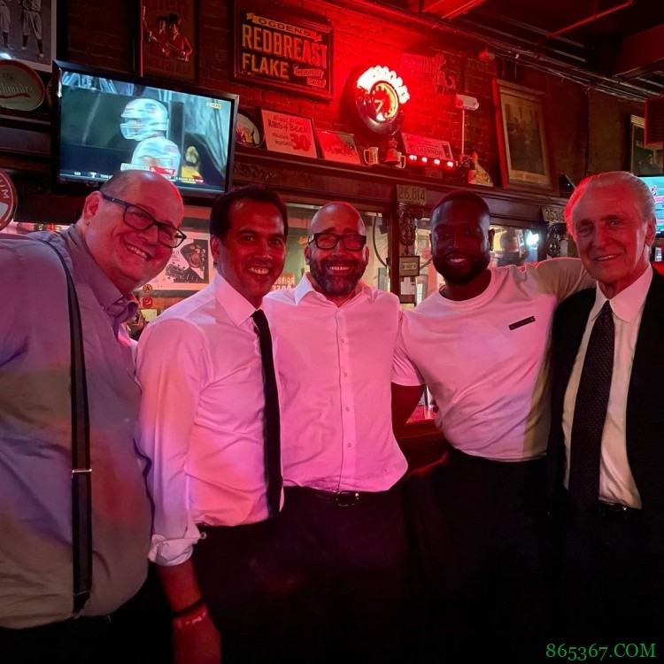 永远的情谊!韦德晒与斯波&莱利&菲兹戴尔合影