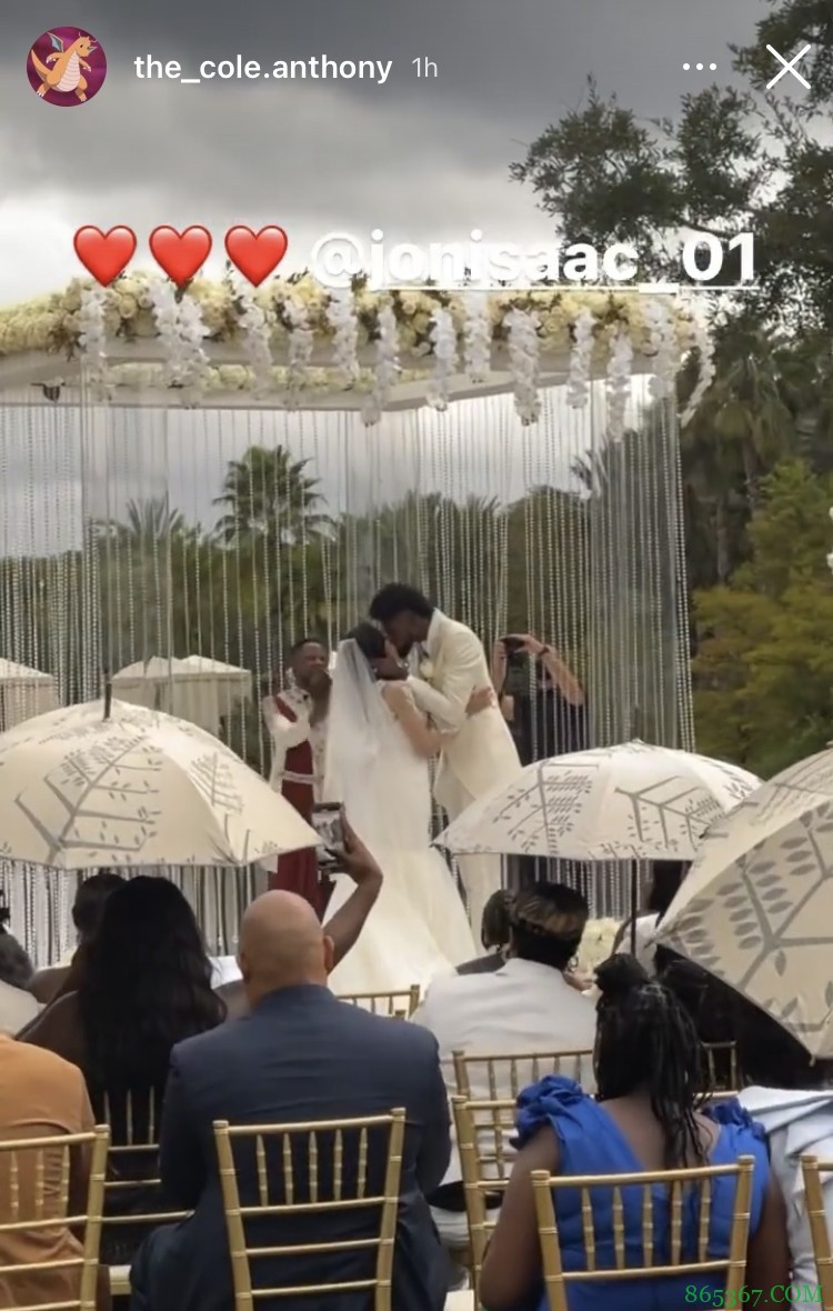 这么巧？魔术球员艾萨克举办婚礼 萨格斯等四名球员出席送上祝福