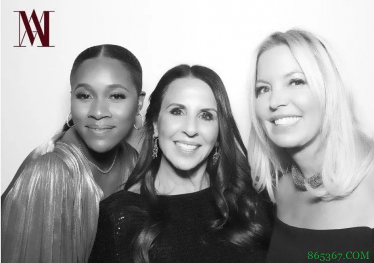 分享幸福!威少妻子社媒晒出与詹姆斯夫妇参加AD婚礼合影