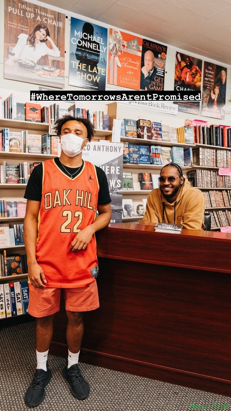 作家甜瓜!安东尼INS晒自传新书签售会动态