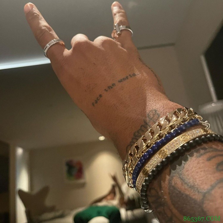 芭比粉裤子！库兹马更新社媒晒出近期个人照