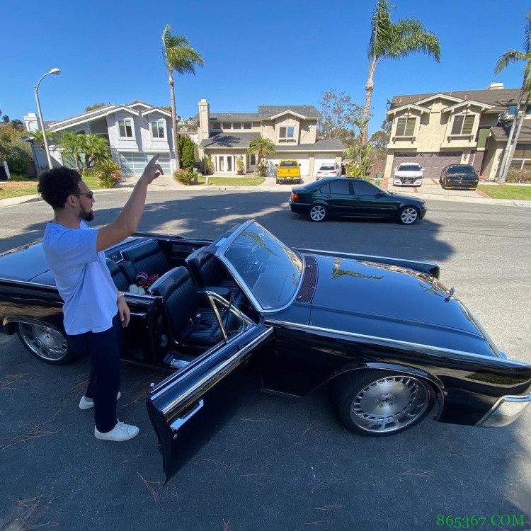 喝的啥？克莱更新社媒晒出自己与爱车的合照