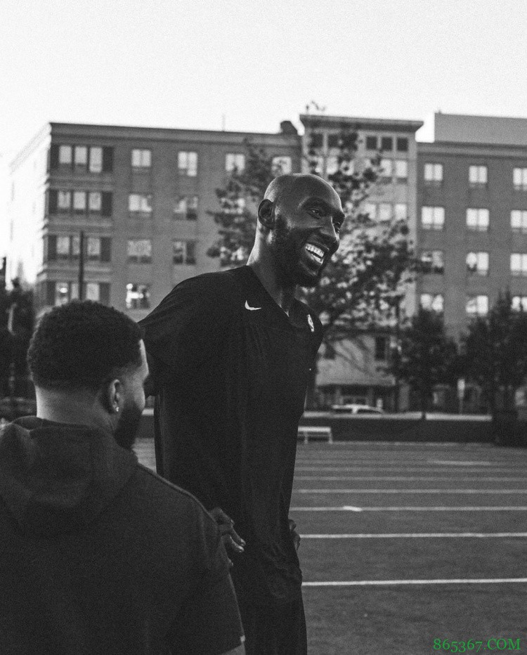 小巨人!法尔社媒晒最新训练照:从你所做的事情中寻找乐趣