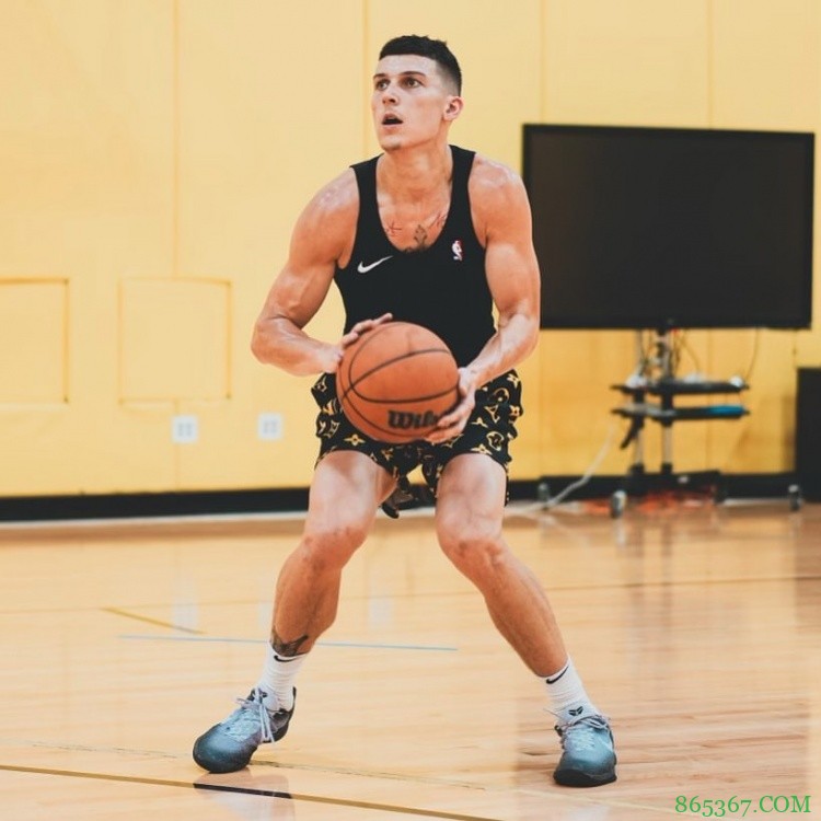 体能师:希罗整个休赛期都在举重 他的体重增加了约4.5公斤