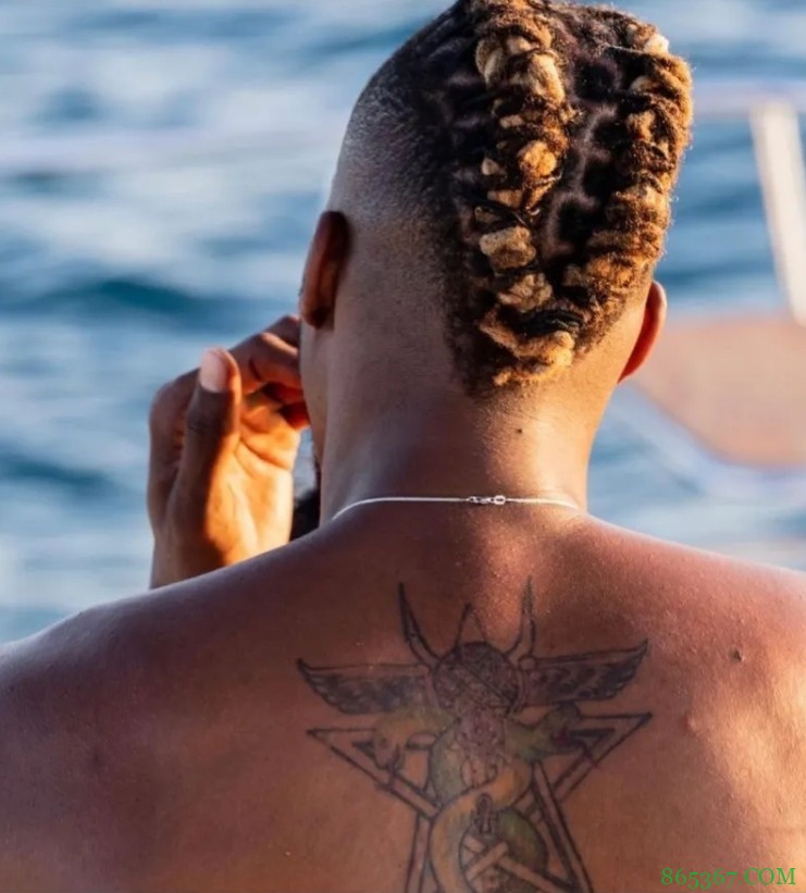 霍华德晒赤膊照:我准备好穿上球衣了 湖人国度让我们出发吧