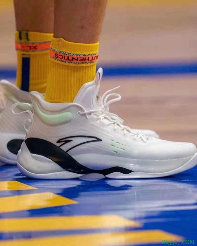 进口鞋子！勇士球星克莱上脚最新签名鞋KT7训练