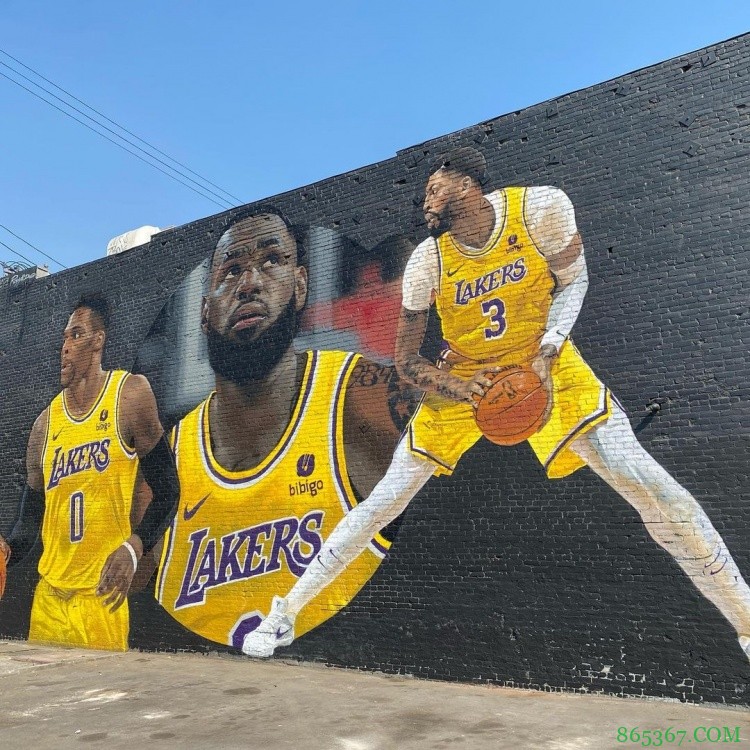 詹姆斯点赞三巨头壁画:我要去看看!!??????