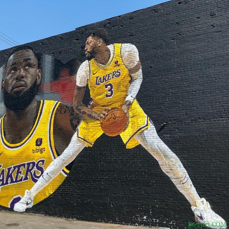 詹姆斯点赞三巨头壁画:我要去看看!!??????