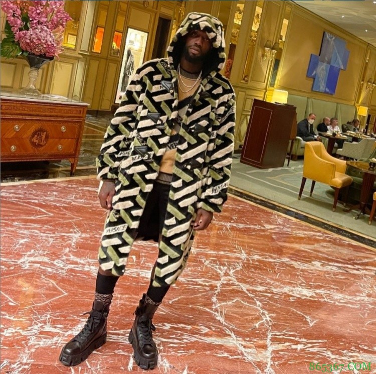 ?定位米兰！贝弗利晒照：真正的时装周