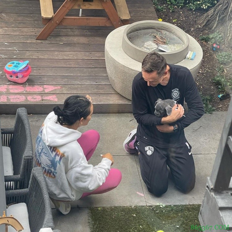 新的家庭成员!纳什妻子更新INS晒一只小狗 名字叫做Lu