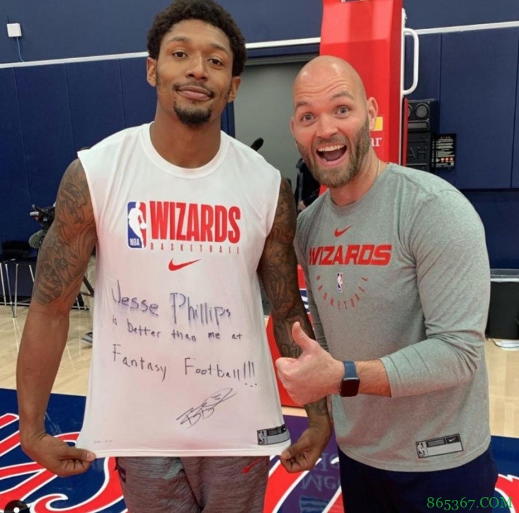 美记:快船聘请杰西-菲利普斯加入了球队的医疗团队