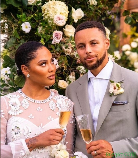 库里谈为妻子再办婚礼：我们向孩子们展示了婚姻中爱情的力量