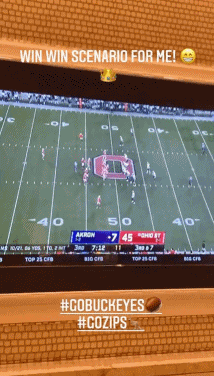 经典放大缩小！詹姆斯晒自己观看家乡球队橄榄球比赛