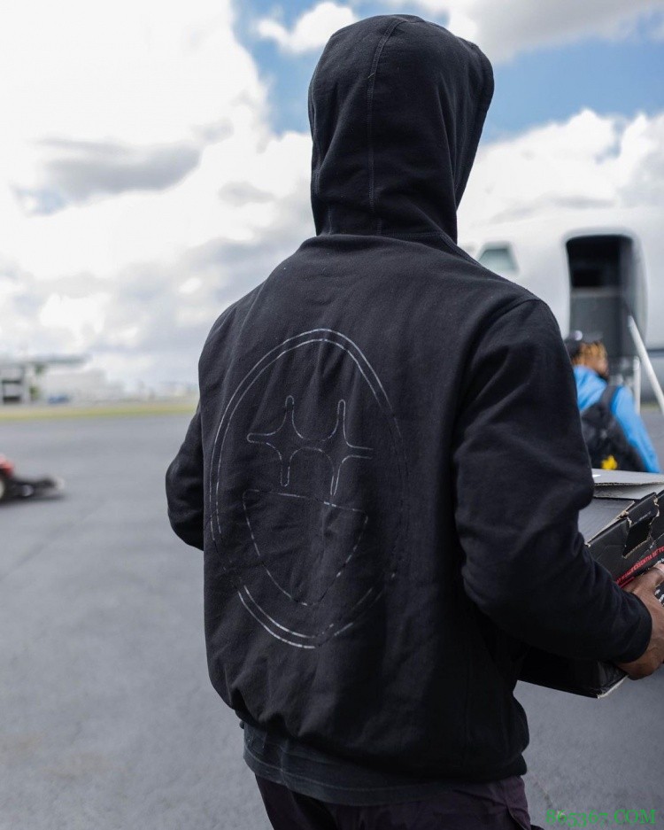 全新发型！巴特勒晒专机上理发与前后对比照