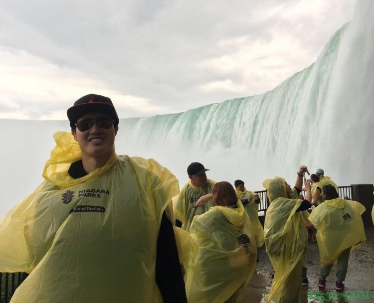 享受假期!渡边雄太晒游玩尼亚加拉大瀑布片段