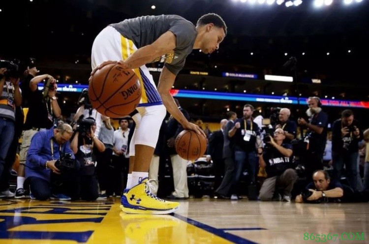 塞拉斯：我跟库里的关系非常好 新秀时期他被认为速度慢且个头小