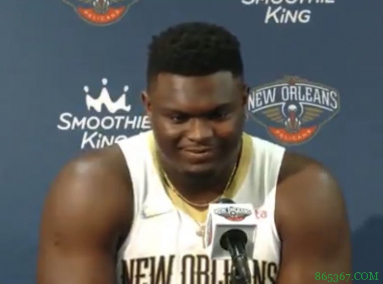 太恐怖了吧！锡安出席媒体日手臂肌肉引人注目