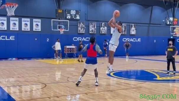 天赋对比明显！库明加单挑训练连续打成贝尔&卢尼