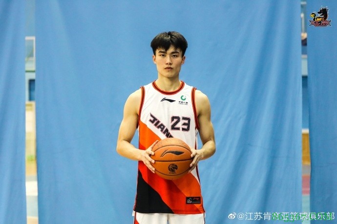 新鲜出炉！江苏男篮公布新赛季球衣