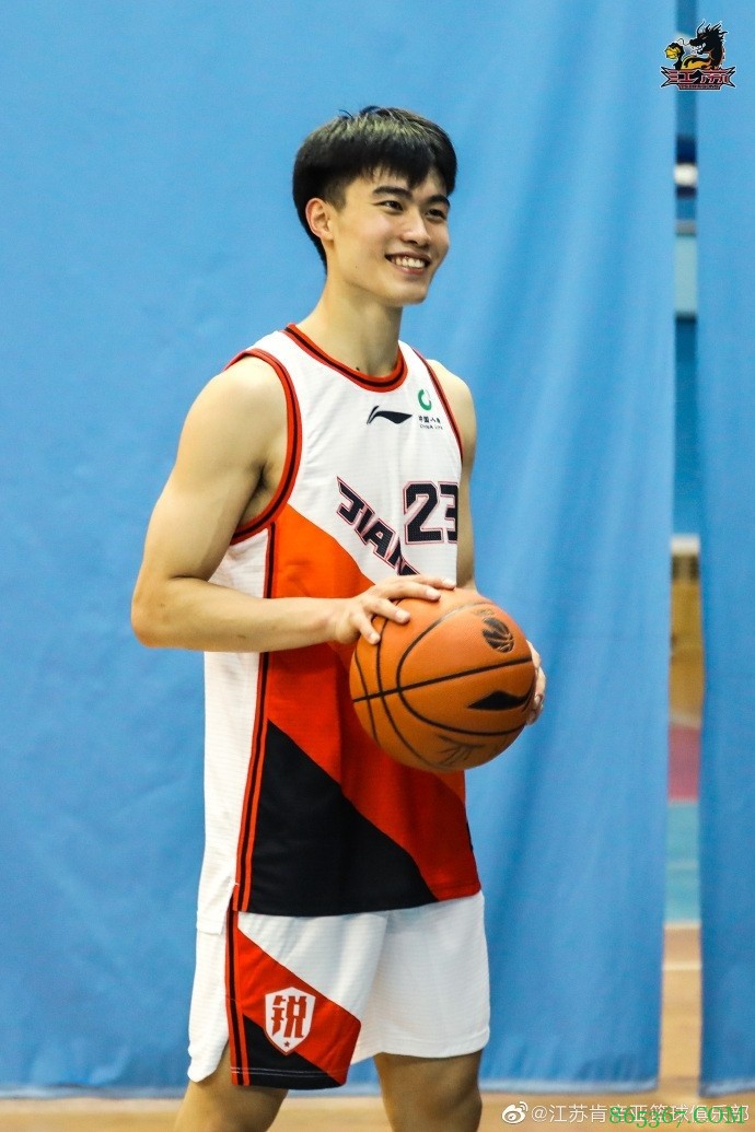 新鲜出炉！江苏男篮公布新赛季球衣