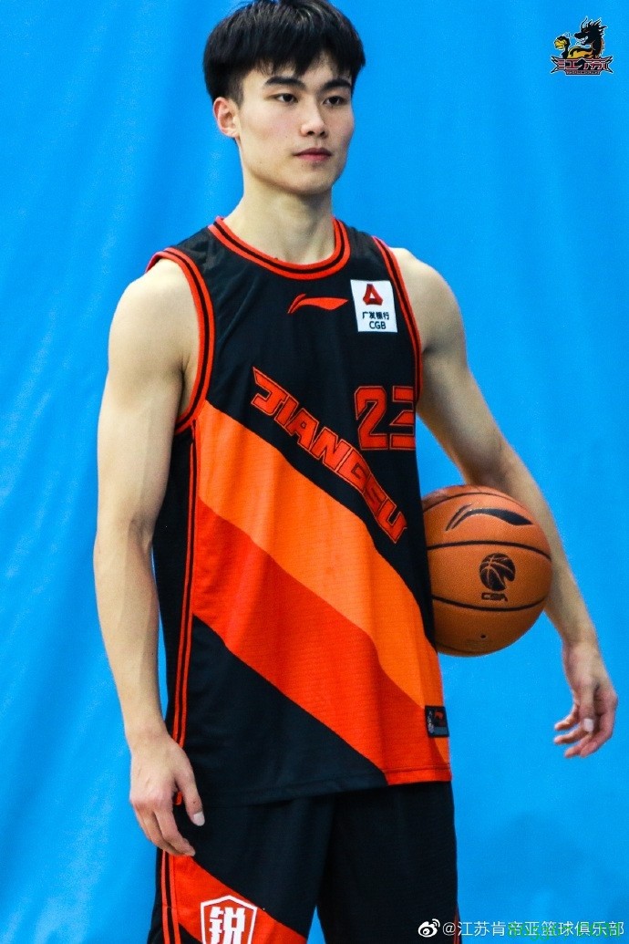 新鲜出炉！江苏男篮公布新赛季球衣