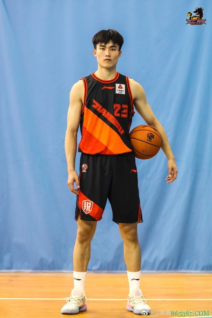 新鲜出炉！江苏男篮公布新赛季球衣