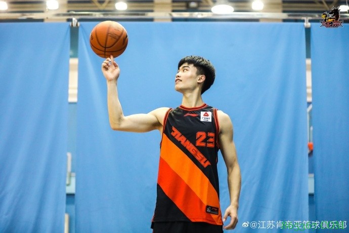 新鲜出炉！江苏男篮公布新赛季球衣