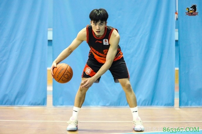 新鲜出炉！江苏男篮公布新赛季球衣