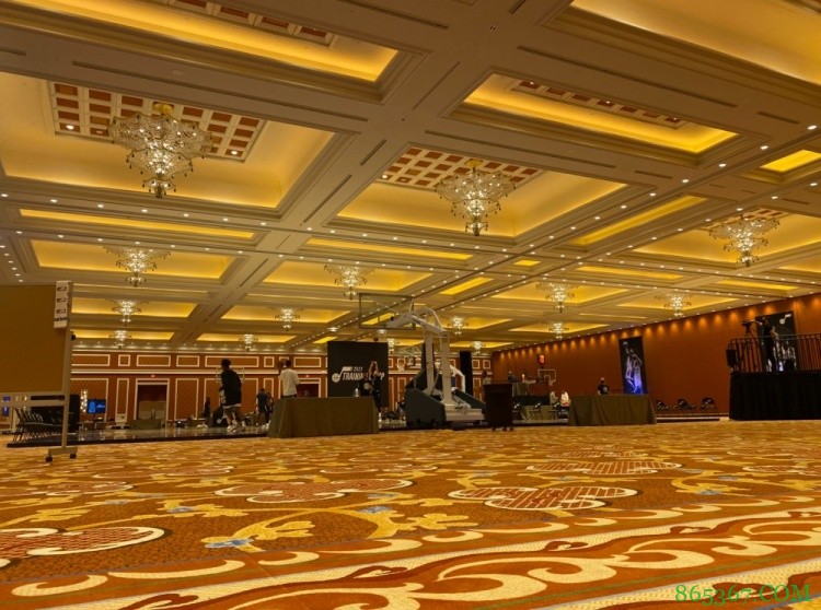 舞厅里训练有何感受?米切尔:一切照常 我们曾经历过复赛园区