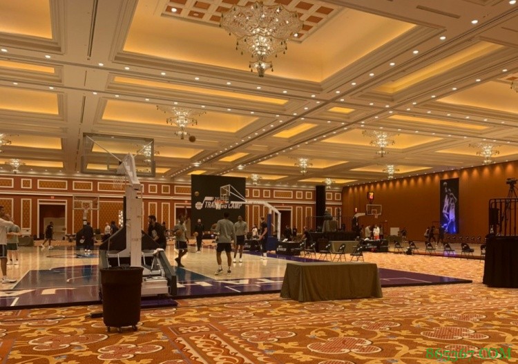 英格尔斯谈舞厅训练营：17岁的我会把球踢到吊灯上 现在我成熟了