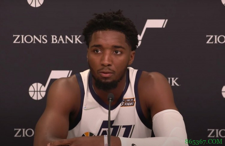 舞厅里训练有何感受?米切尔:一切照常 我们曾经历过复赛园区