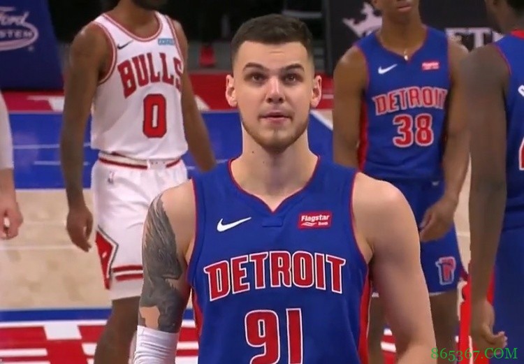 活塞官方：球队裁掉西尔维迪斯签下贾里德-康宁汉姆