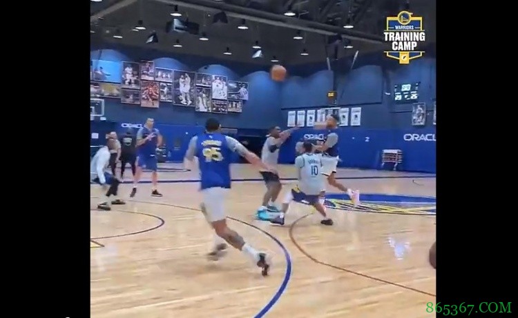 勇士训练营第二日:安德森充当小追梦 库里助攻穆迪三分