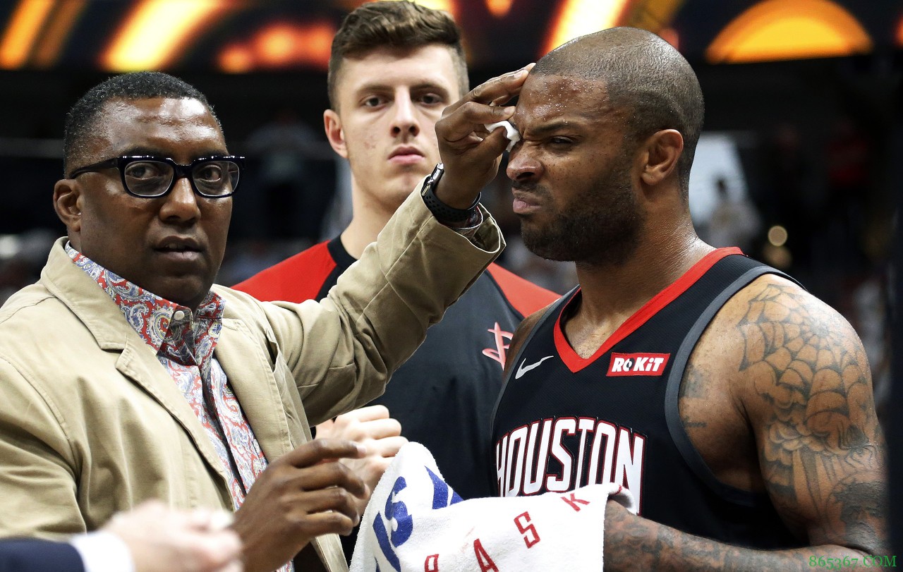 PJ-塔克问答：最难防的是科比 阿泰&霍勒迪&阿伦是前三防守者