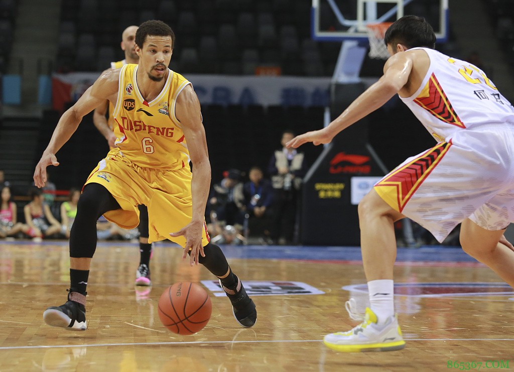 活塞官方：球队裁掉西尔维迪斯签下贾里德-康宁汉姆