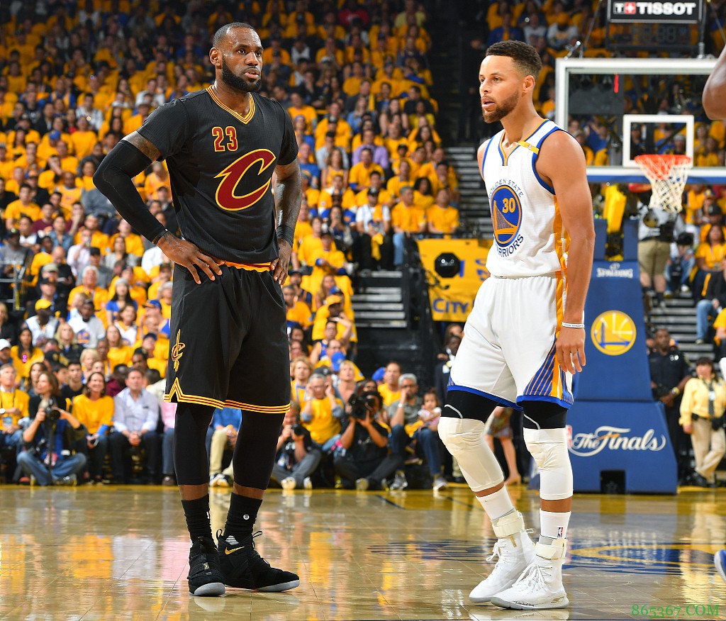 NBA官网评2010年代重大时刻——詹姆斯与勇士交相辉映