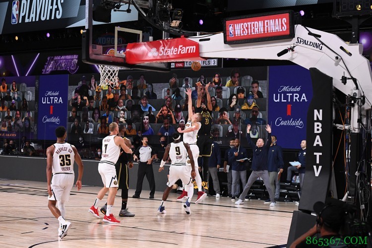 去年今日:西决G2隆多底线球助攻 戴维斯三分压哨绝杀掘金