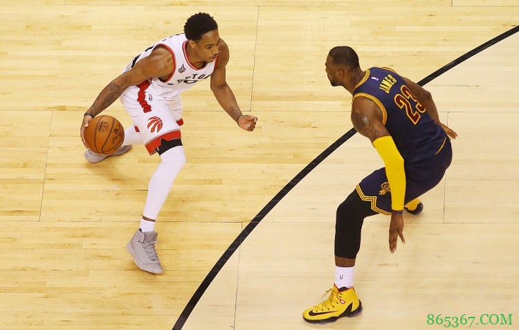 猛龙应该退役德罗赞的球衣吗？ 詹姆斯评论：他们绝对应该