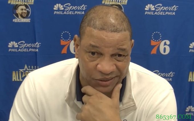 里弗斯:我们在训练营首日观看了上赛季和老鹰的抢七大战录像