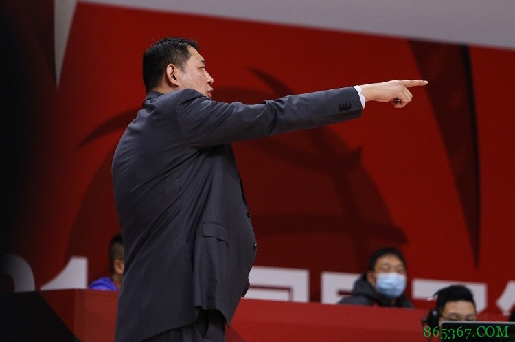 鲁媒:山东男篮教练组至今仍未敲定 巩晓彬是否留任尚不明朗